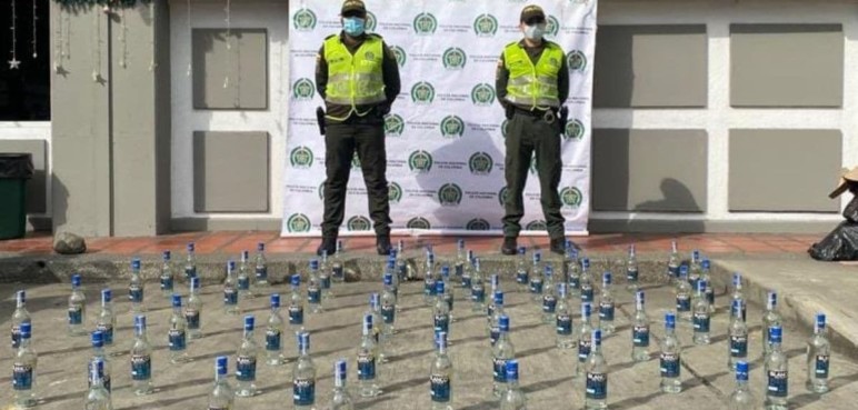 Incautación de licor adulterado en terminal de transporte de Cali
