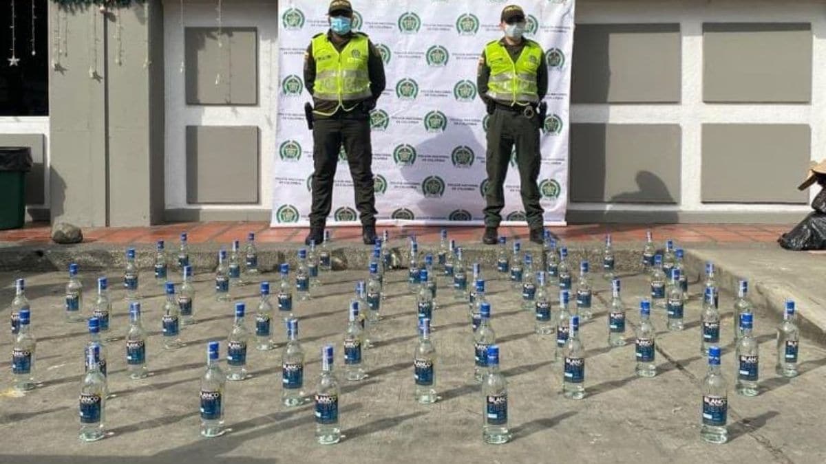 Incautación de licor adulterado en terminal de transporte de Cali