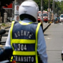 Dos agentes de tránsito protagonizaron una golpiza a presunto delincuente