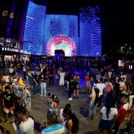 Caleños le dieron la bienvenida a la navidad en el Bulevar del Río