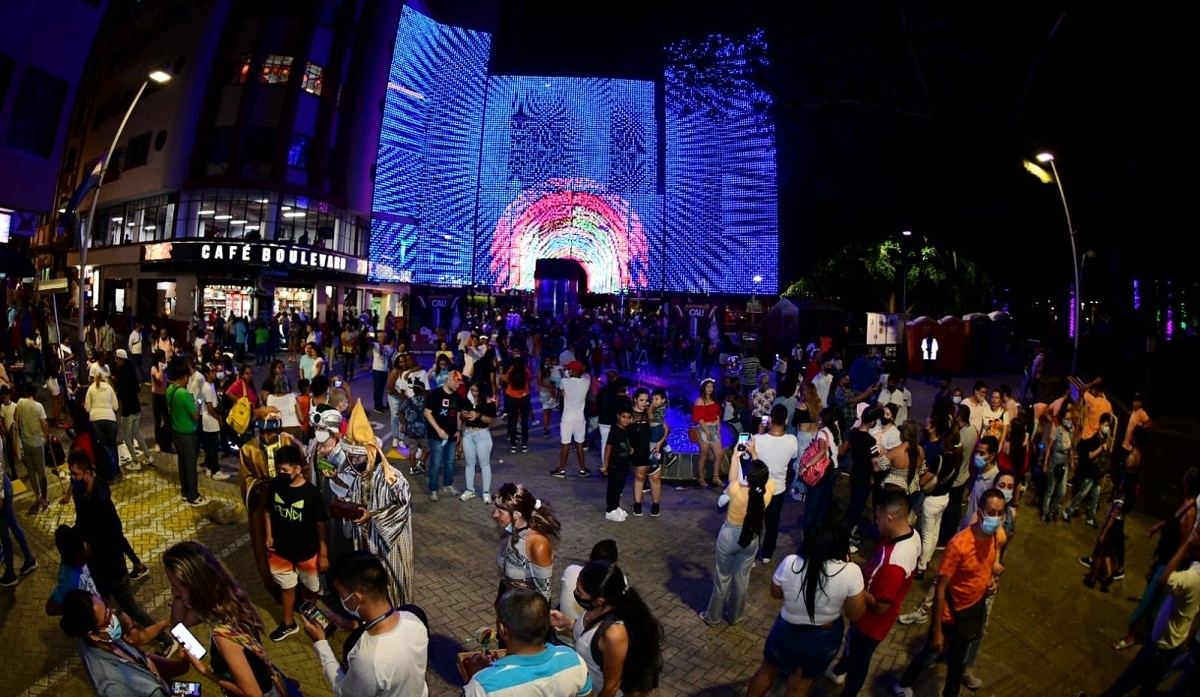 Caleños le dieron la bienvenida a la navidad en el Bulevar del Río