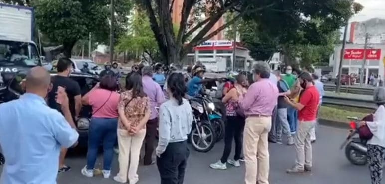 Comerciantes de zona donde se instala Calle de la Feria bloquearon la Autopista