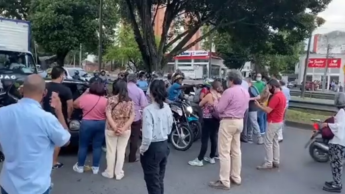 Corfecali ordenó retirar graderías de Calle de la Feria en Autopista