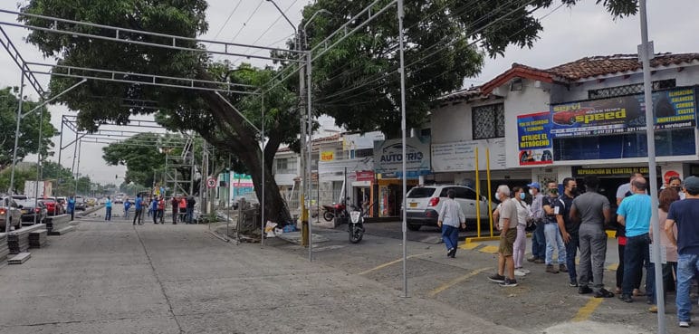 Corfecali ordenó retirar graderías de Calle de la Feria en Autopista
