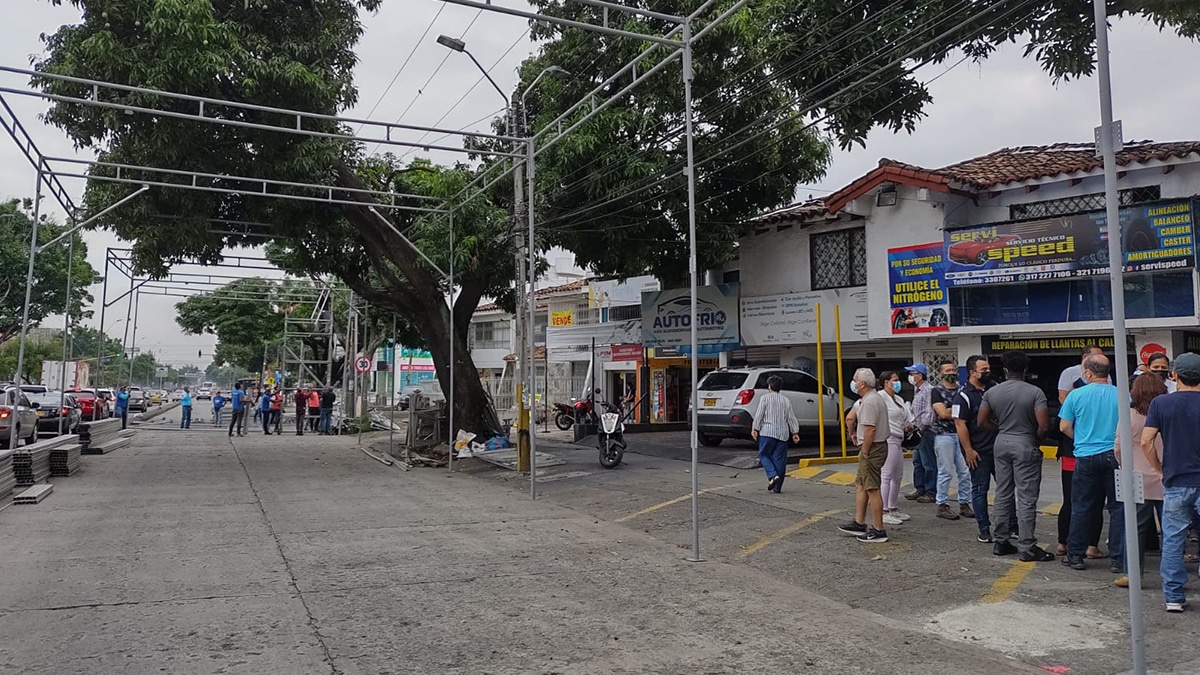 Denuncian comercios de falsos carnés de vacunación contra covid en Cali