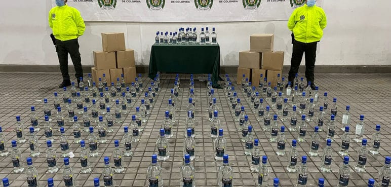 Incautan más de 180 litros de aguardiente adulterado en Charco Azul
