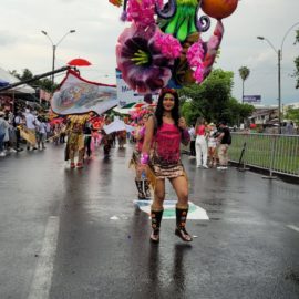 mucho-color-alegria-asi-vive-desfile-cali-viejo-feria-2021-28-12-2021-11