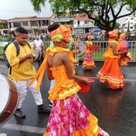 mucho-color-alegria-asi-vive-desfile-cali-viejo-feria-2021-28-12-2021-22