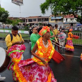 mucho-color-alegria-asi-vive-desfile-cali-viejo-feria-2021-28-12-2021-22