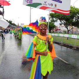 mucho-color-alegria-asi-vive-desfile-cali-viejo-feria-2021-28-12-2021-22