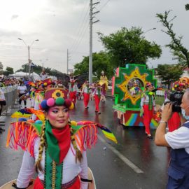 mucho-color-alegria-asi-vive-desfile-cali-viejo-feria-2021-28-12-2021-22