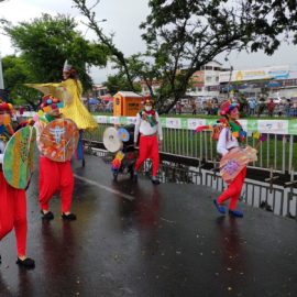 mucho-color-alegria-asi-vive-desfile-cali-viejo-feria-2021-28-12-2021-22