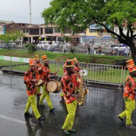 mucho-color-alegria-asi-vive-desfile-cali-viejo-feria-2021-28-12-2021-22
