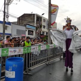 mucho-color-alegria-asi-vive-desfile-cali-viejo-feria-2021-28-12-2021-22