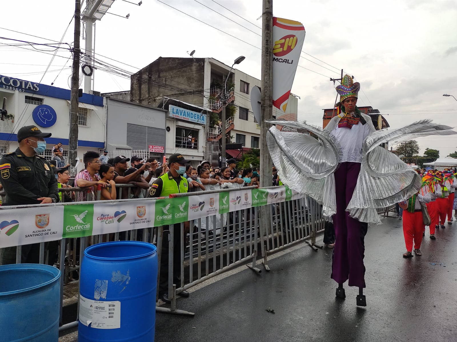 mucho-color-alegria-asi-vive-desfile-cali-viejo-feria-2021-28-12-2021-22