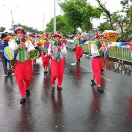 mucho-color-alegria-asi-vive-desfile-cali-viejo-feria-2021-28-12-2021-22