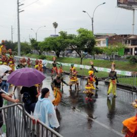 mucho-color-alegria-asi-vive-desfile-cali-viejo-feria-2021-28-12-2021-22
