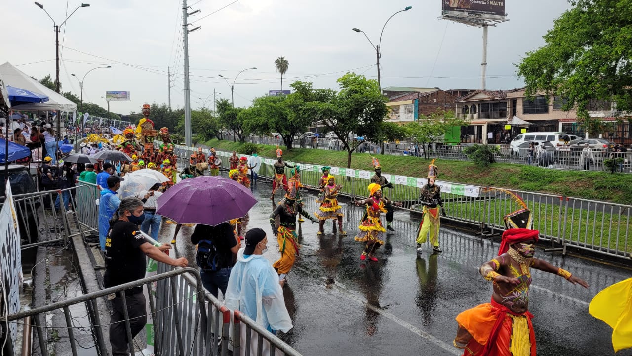mucho-color-alegria-asi-vive-desfile-cali-viejo-feria-2021-28-12-2021-22
