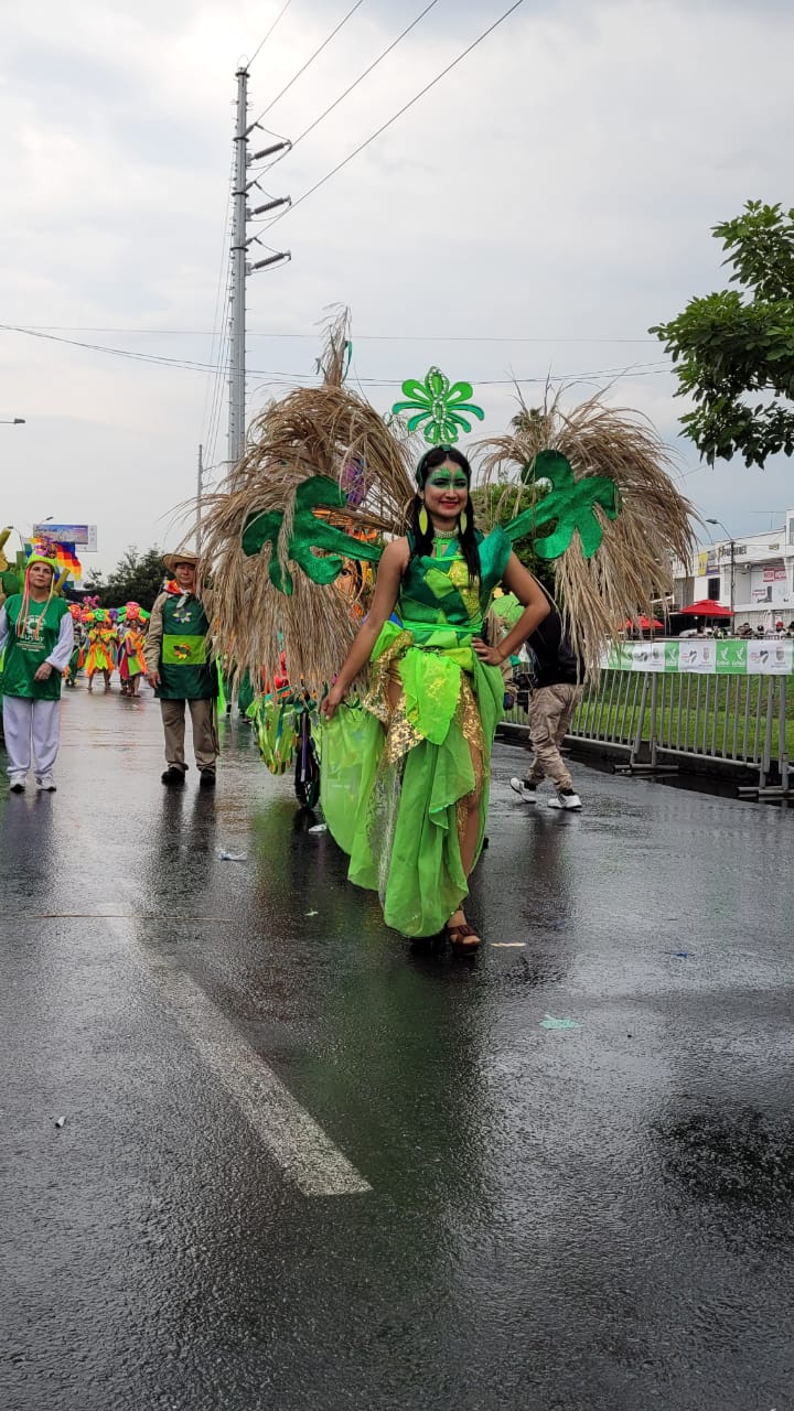 mucho-color-alegria-asi-vive-desfile-cali-viejo-feria-2021-28-12-2021-22