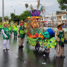 mucho-color-alegria-asi-vive-desfile-cali-viejo-feria-2021-28-12-2021-22