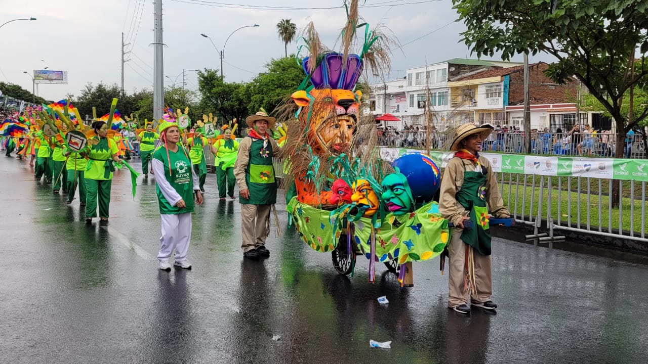 mucho-color-alegria-asi-vive-desfile-cali-viejo-feria-2021-28-12-2021-22
