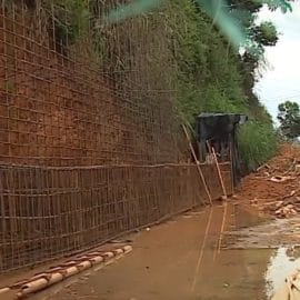 Riesgo a habitantes por obra inconclusa de un muro de contención en Cali