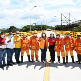 La gobernadora inauguró el puente 'Omar Torrijos' en norte del Valle