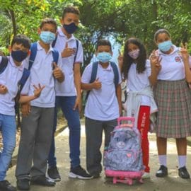 Más de 160.000 estudiantes del sector oficial regresan a clases presenciales