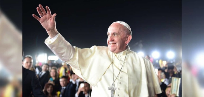 Debate por comentarios del Papa Francisco al llamar egoístas a quienes prefieren mascotas antes que hijos