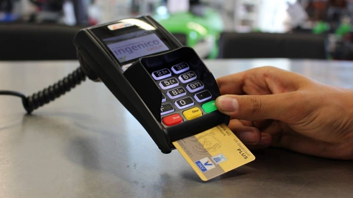 Incremento en el cobro de servicios en algunos bancos del país