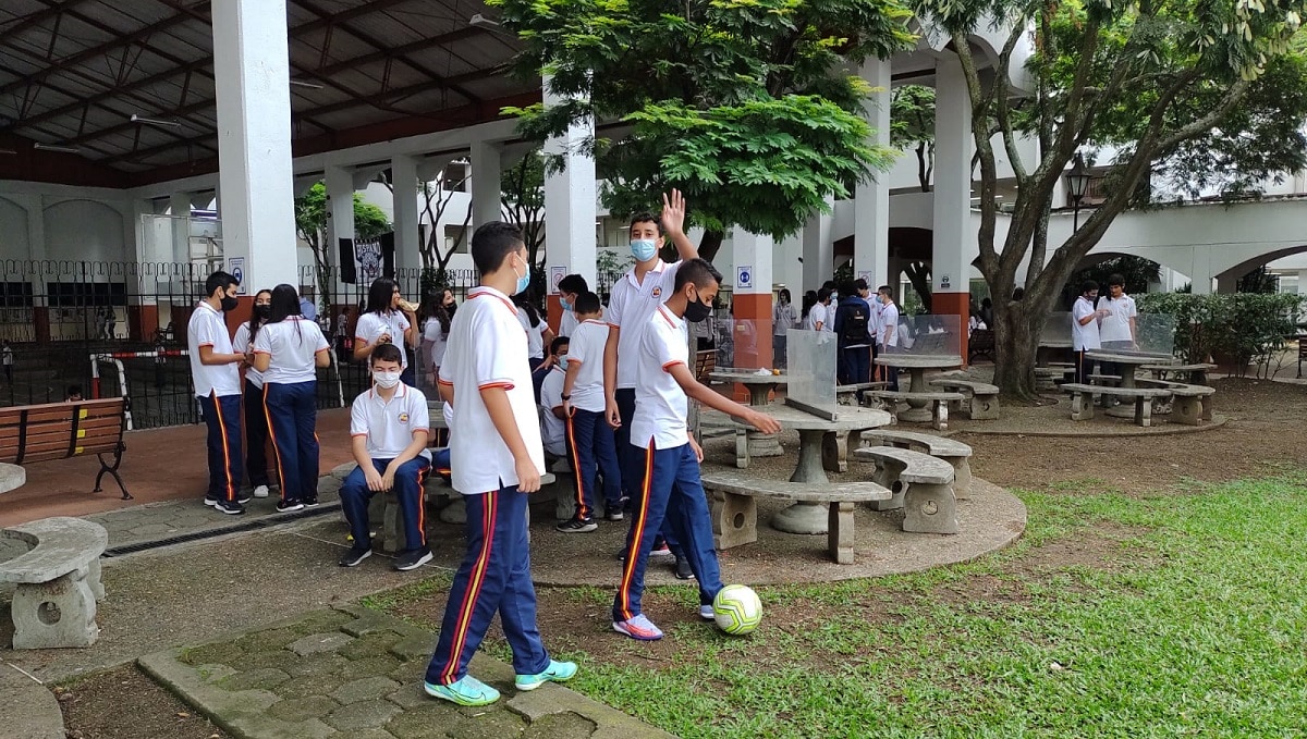 Unidades móviles de vacunación contra el Covid 19 llegarán a colegios de Cali