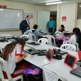 Este lunes comenzó el regreso a clases presenciales de 120 mil estudiantes