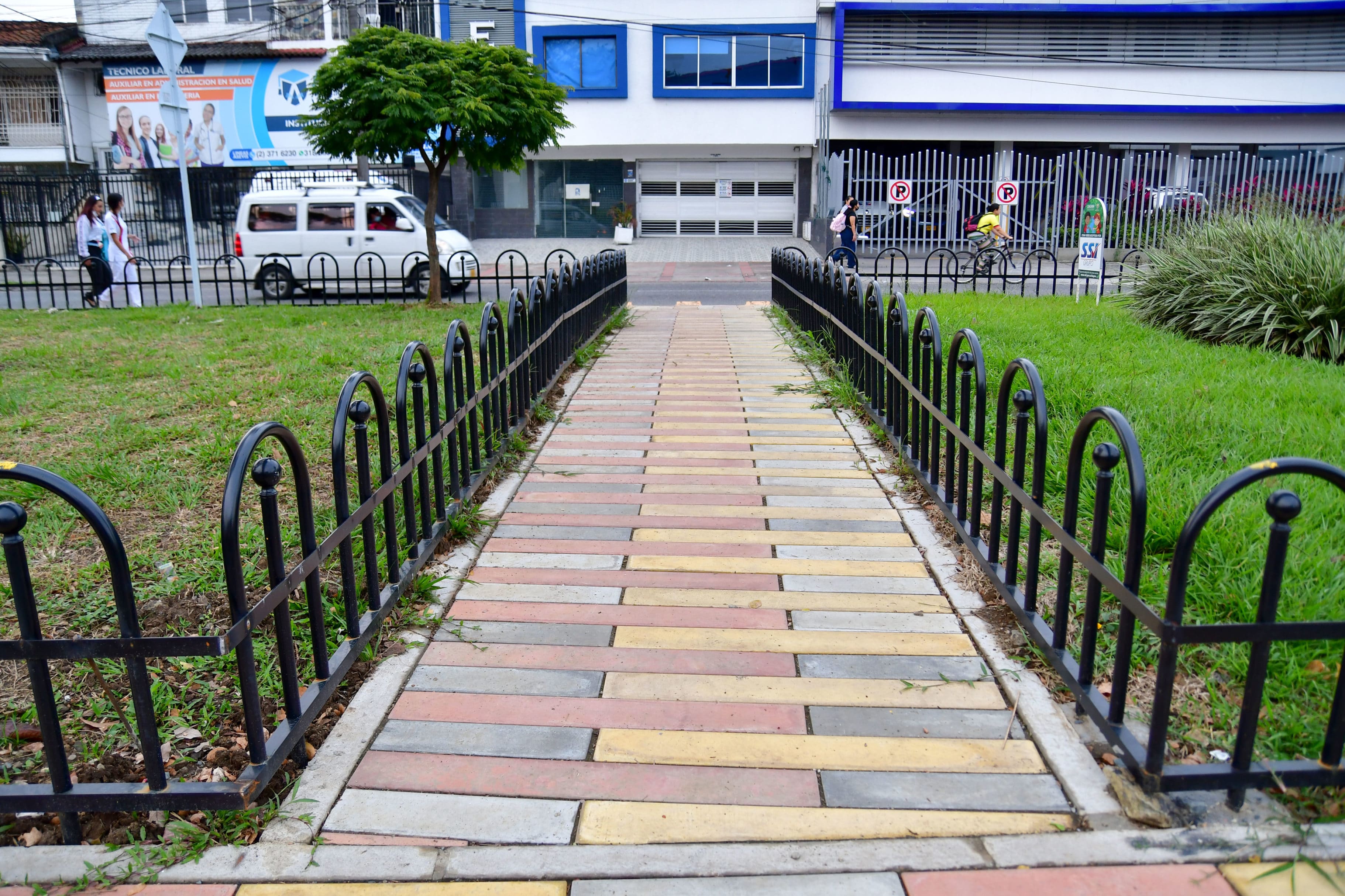 jardines-pasajes-coloridos-inclusivos-asi-es-nuevo-separador-vial-carrera-39-26-01-2022-3