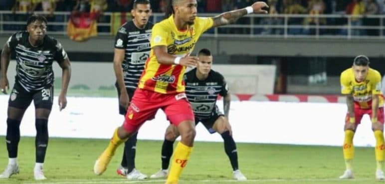 El lateral que llegaría al Deportivo Cali a reemplazar a Juan Camilo Angulo en 2022