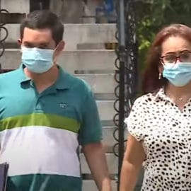 Madre denuncia rechazo de institución académica a su hijo