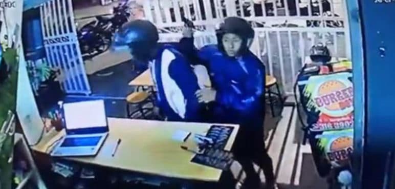 Video: Ladrones llegaron en tres motos y robaron local de comidas en Aranjuez
