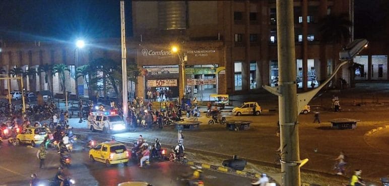 Reportan un policía y dos civiles heridos por atentado explosivo