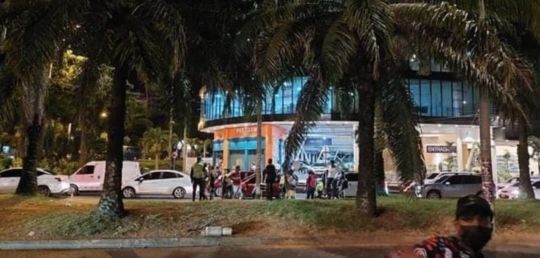 Registran ataque con arma de fuego a las afueras de centro comercial