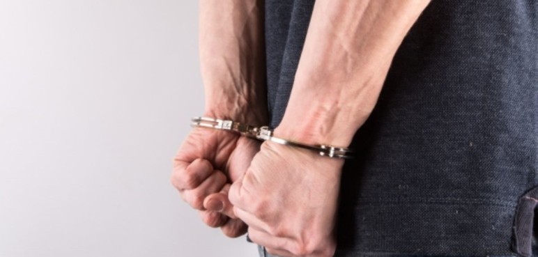 Hombre habría asesinado a su pareja con un destornillador