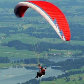Hombre muere tras perder el control de parapente
