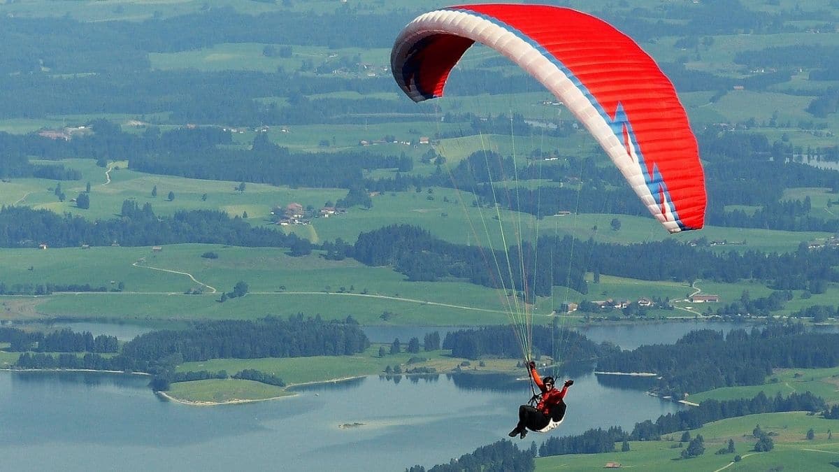 Hombre muere tras perder el control de parapente