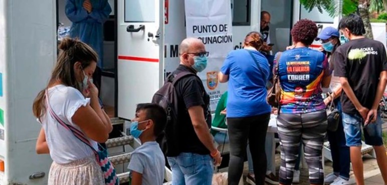 Expertos aseguran que la vacunación evitó 1300 muertes durante cuarto pico