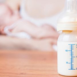 Más de 50 millones le pagaron a una mujer por su leche materna
