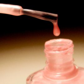 Prohíben en España el esmalte de uñas de origen colombiano
