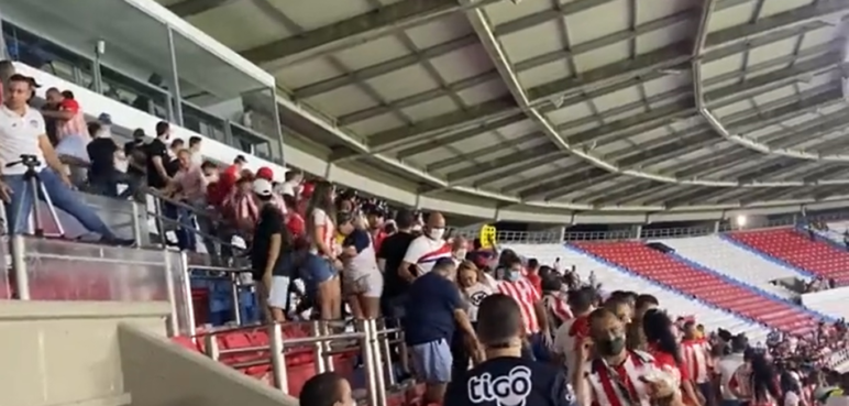 Tres hinchas resultaron heridos tras riñas en el partido del Junior y América de Cali