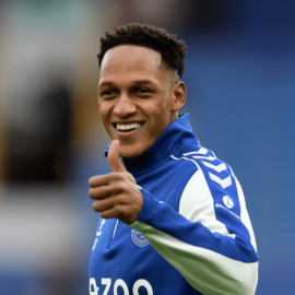 Yerry Mina será dirigido en el Everton por una leyenda de la Premier