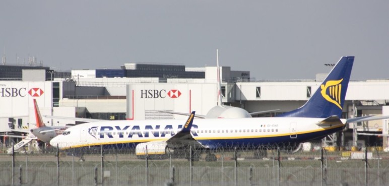 Encuentran una de las cajas negras del avión que se estrelló en China