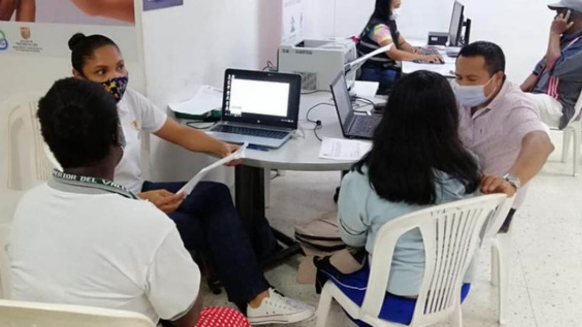 Jornada de asesoría jurídica para adquirir vivienda en Comuna 21