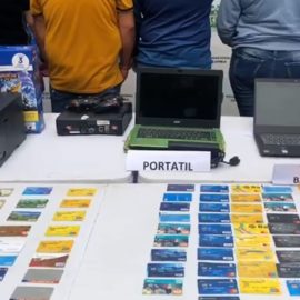 Cárcel a 7 personas que presuntamente se dedicaban al cambiazo de tarjetas