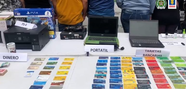Cárcel a 7 personas que presuntamente se dedicaban al cambiazo de tarjetas